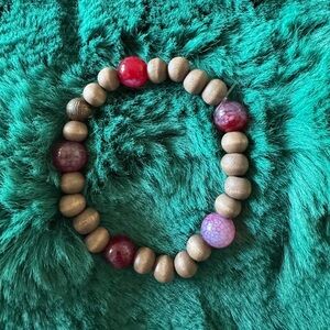 Dark wood and dyed agate handmade bracelet